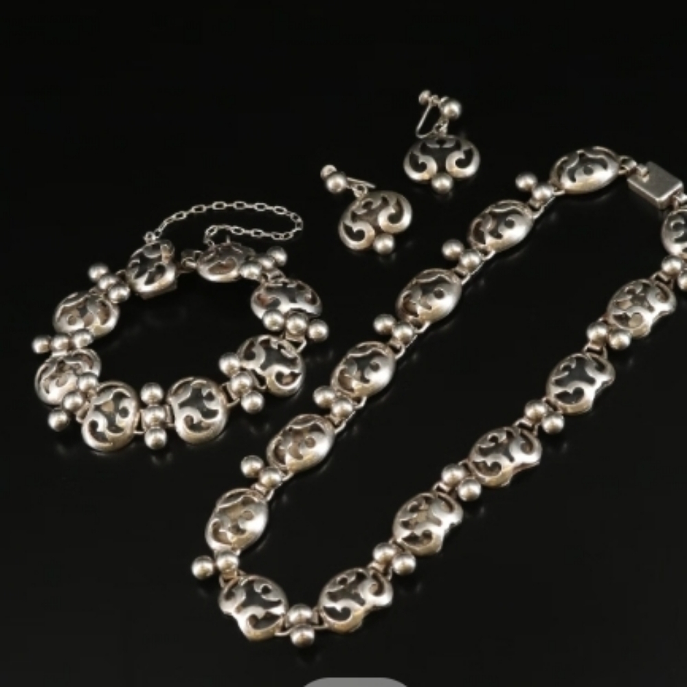 Victoria Ana Maria Nunez de Brilanti Taxco Sterling Angel Bracelet necklace